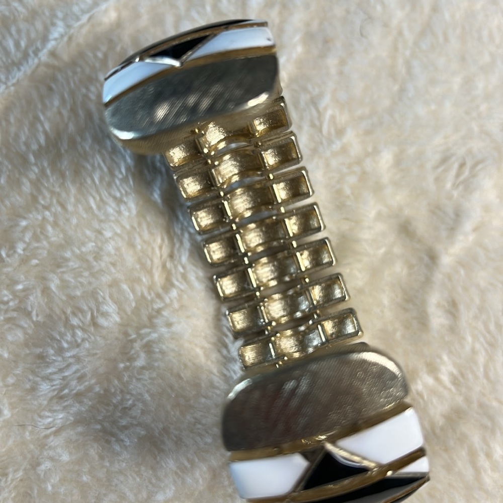 Enamel vintage cuff bracelet black and white enamel with brushed golden edges - Picture 5 of 8